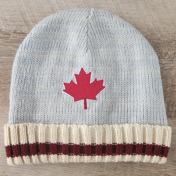 Canada Maple Leaf Embroidered Winter Hat - Picture 3 of 11